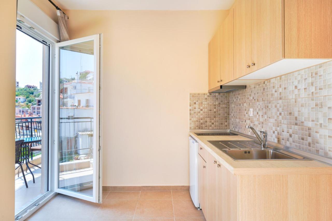 Theodore Apartments Skála Marión Екстериор снимка