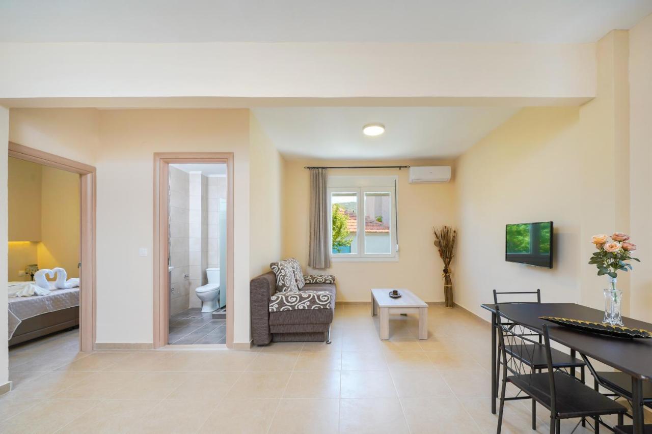 Theodore Apartments Skála Marión Екстериор снимка