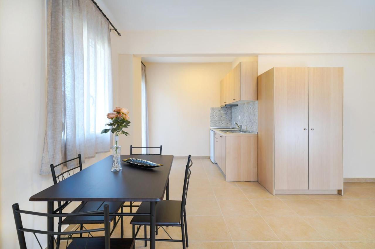 Theodore Apartments Skála Marión Екстериор снимка