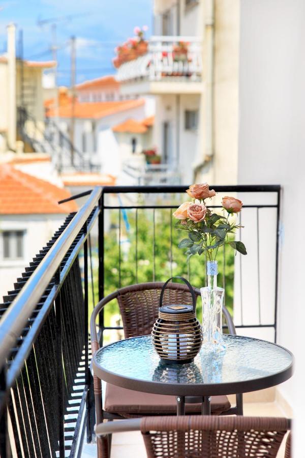 Theodore Apartments Skála Marión Екстериор снимка