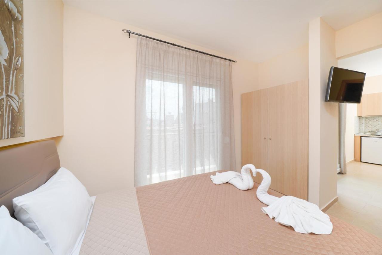 Theodore Apartments Skála Marión Екстериор снимка