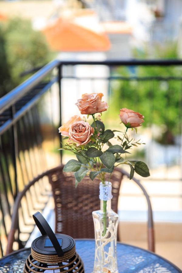 Theodore Apartments Skála Marión Екстериор снимка