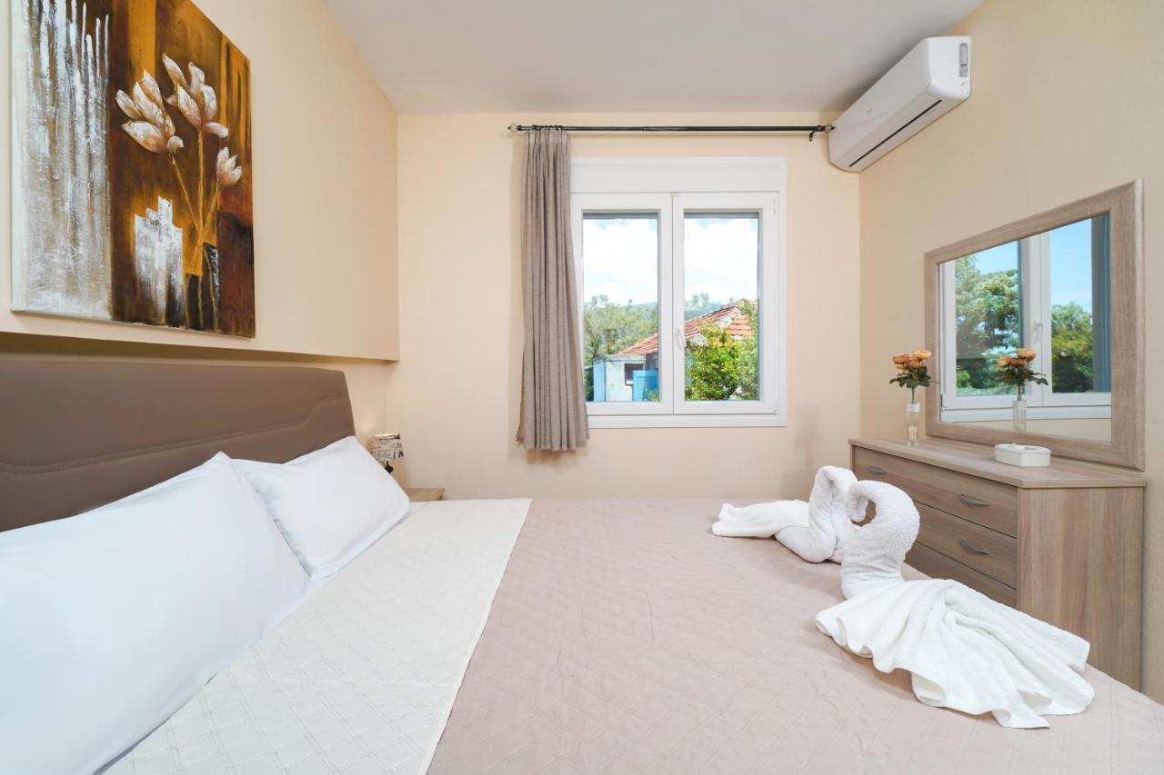 Theodore Apartments Skála Marión Екстериор снимка